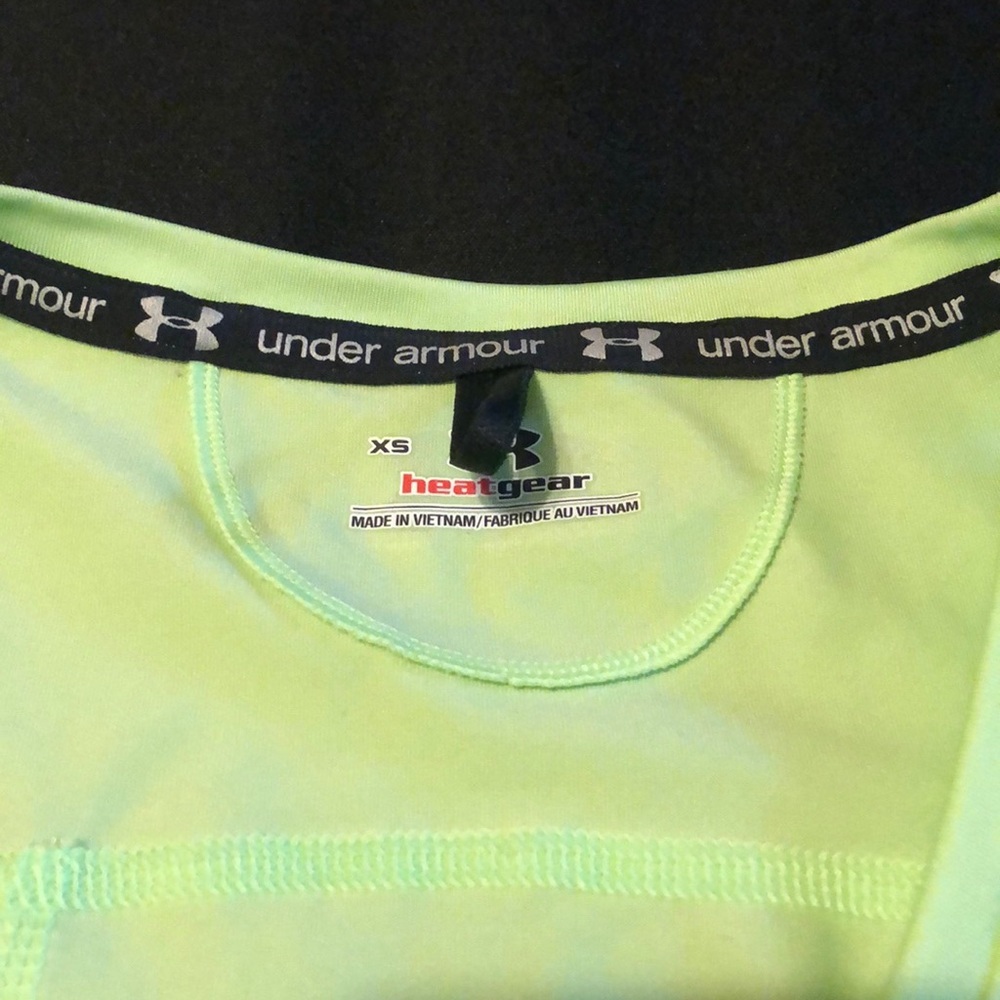 UA Heatgear Workout Top —#079 - Picture 4 of 16